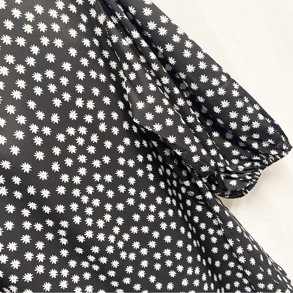 COZY Black & White Floral Daisy Print Button Up Blouse - Picture 6 of 9